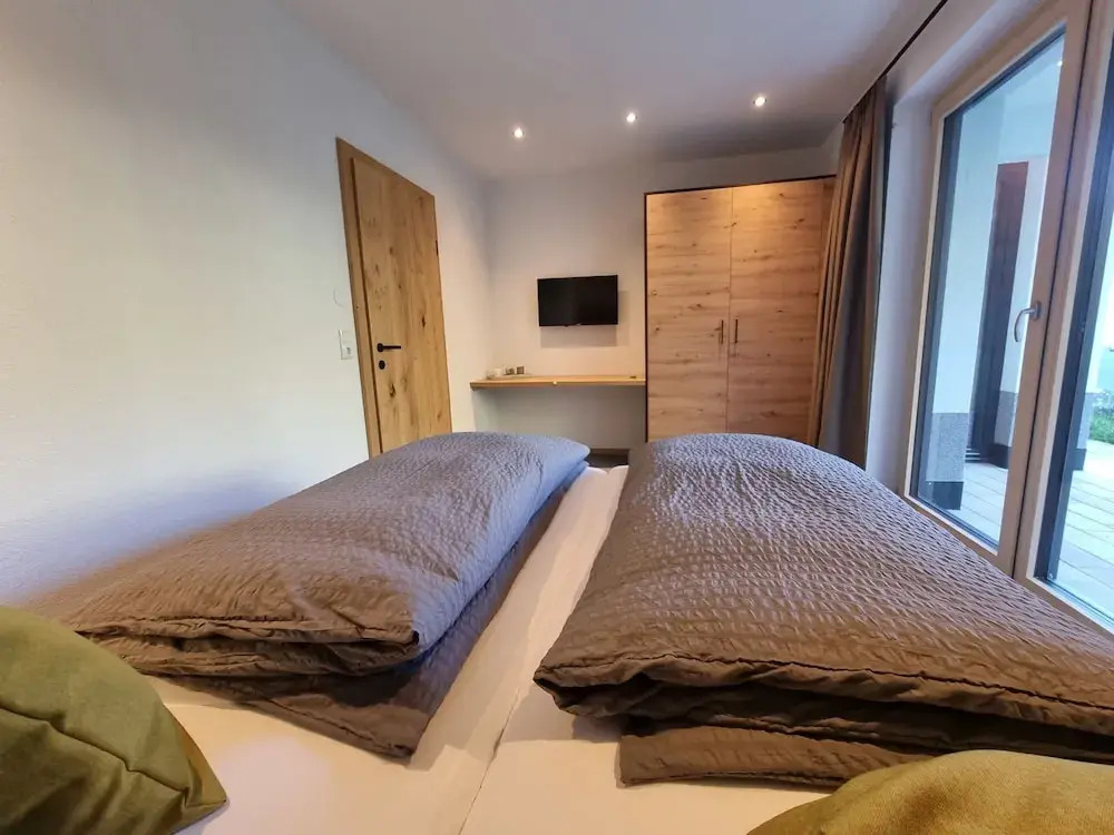 Leo See in See With 7 Bedrooms and 6 Bathrooms