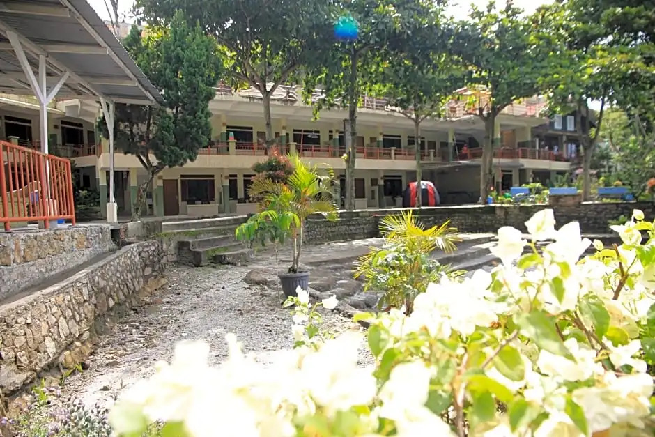 Pandu Lakeside Parapat Hotel