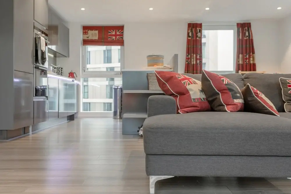 Modern 3 Bedroom Top Floor Apartment