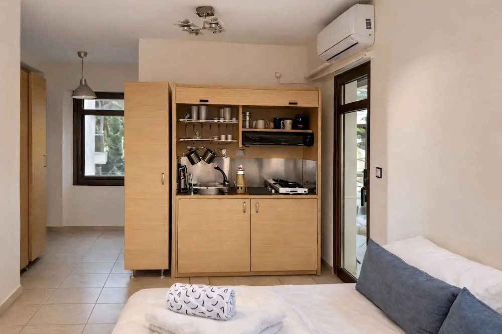 Bright Studio w Balcony - Near Thessaloniki Center