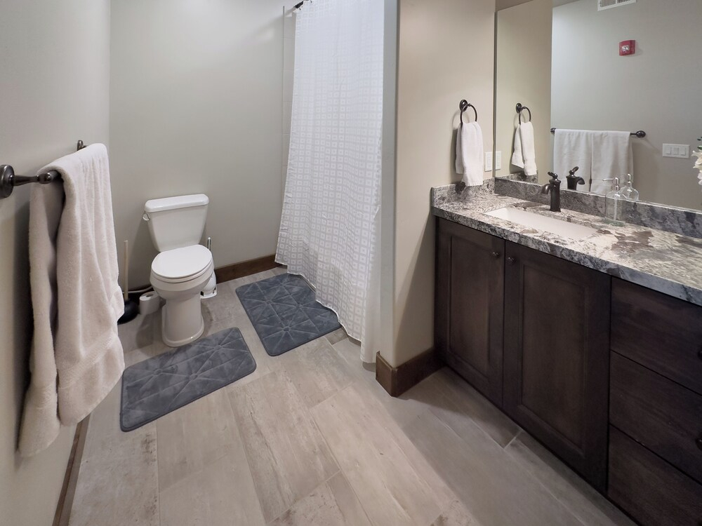 Ideal Condo 2 Minute Drive to Deer Valley's Lift