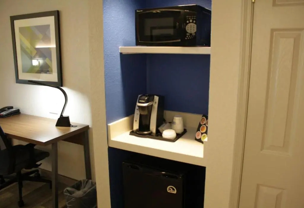 Holiday Inn Express Atlanta - Northeast I-85 - Clairmont Road by IHG