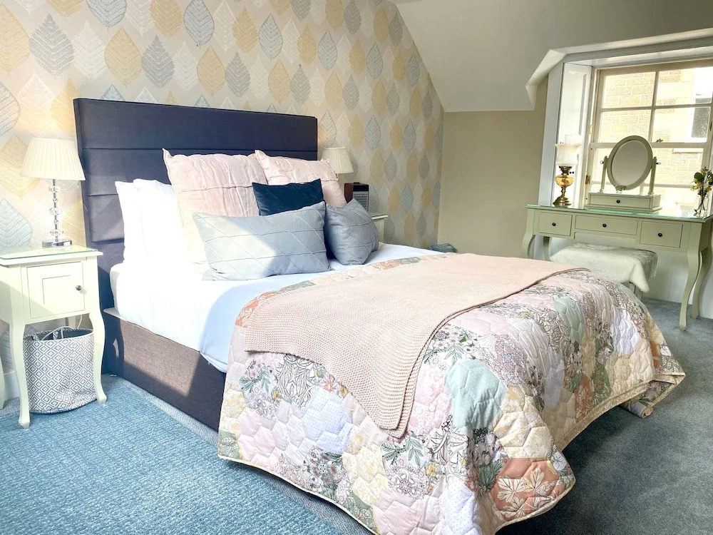 Charming Cardoon Cottage in Beautiful Village
