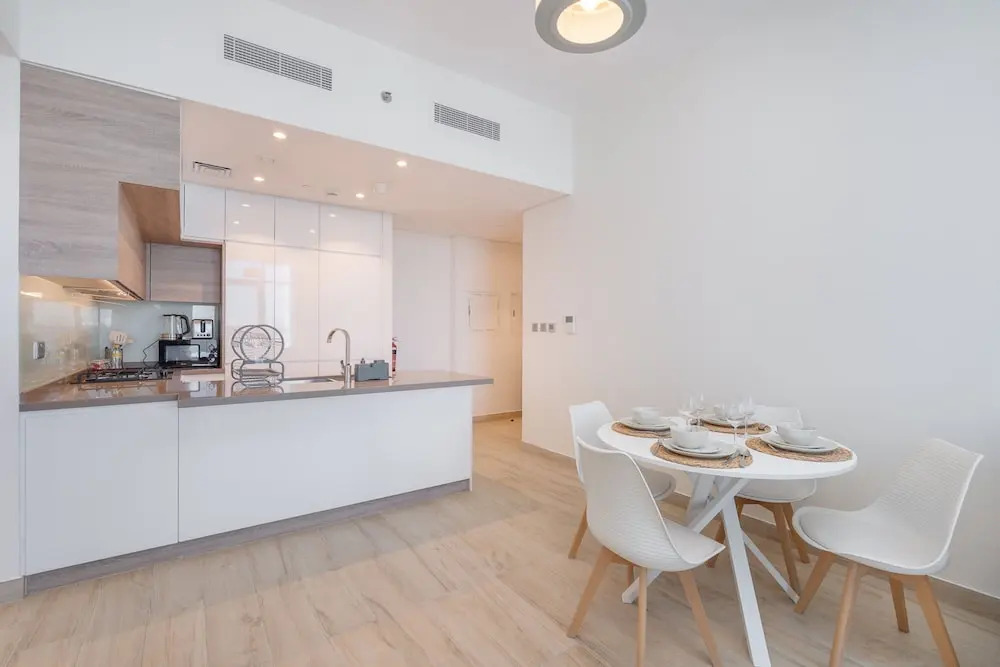 Sleek 1 Bedroom in Studio One With Great Amenities