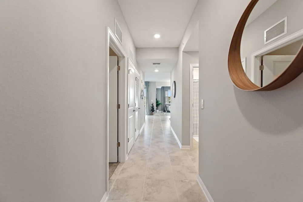 Sweet Suite Sleeps 6 Storey Lake by Shine Villas apts