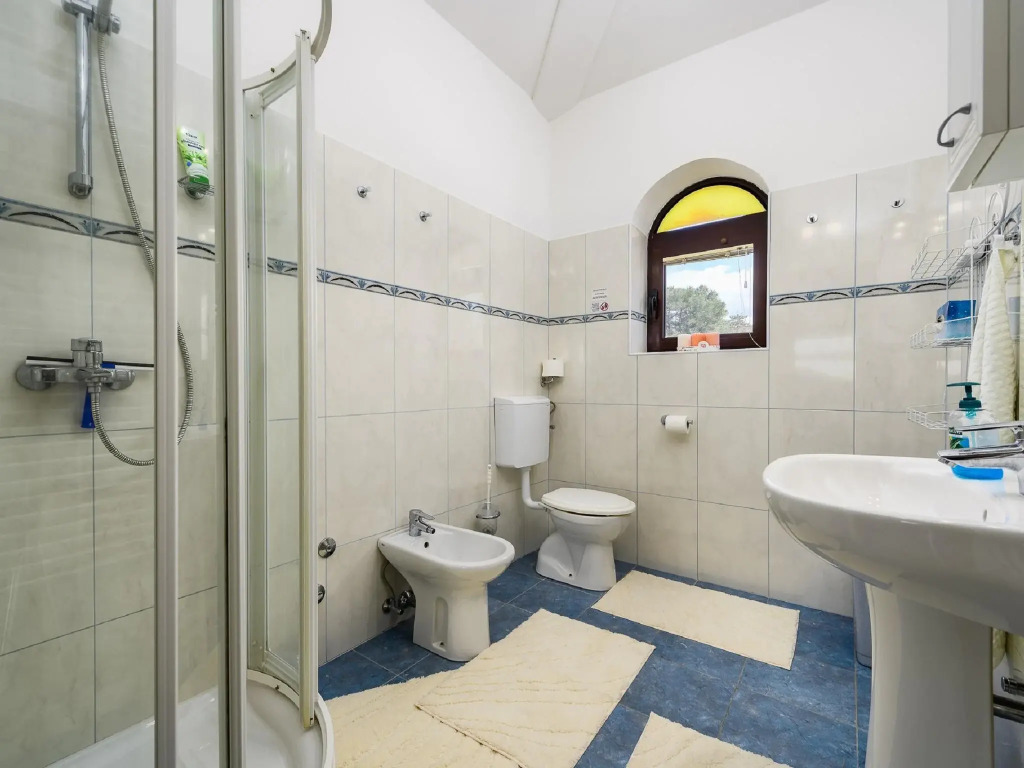 Large villa with private swimming pool and enclosed garden
