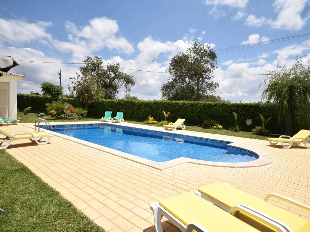 Luxurious Villa in Ferreiras with Private Swimming Pool
