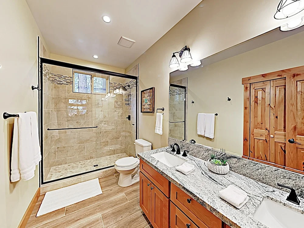 New Listing! Stylish All-season Oasis, Near Slopes 3 Bedroom Home