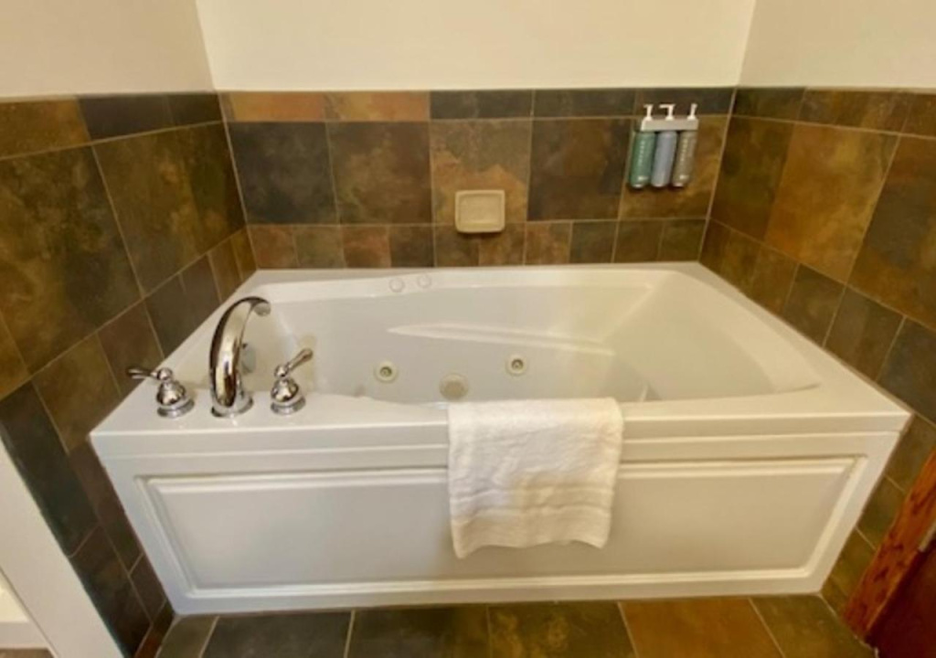 Arrowwood Resort Hotel and Conference Center, Alexandria