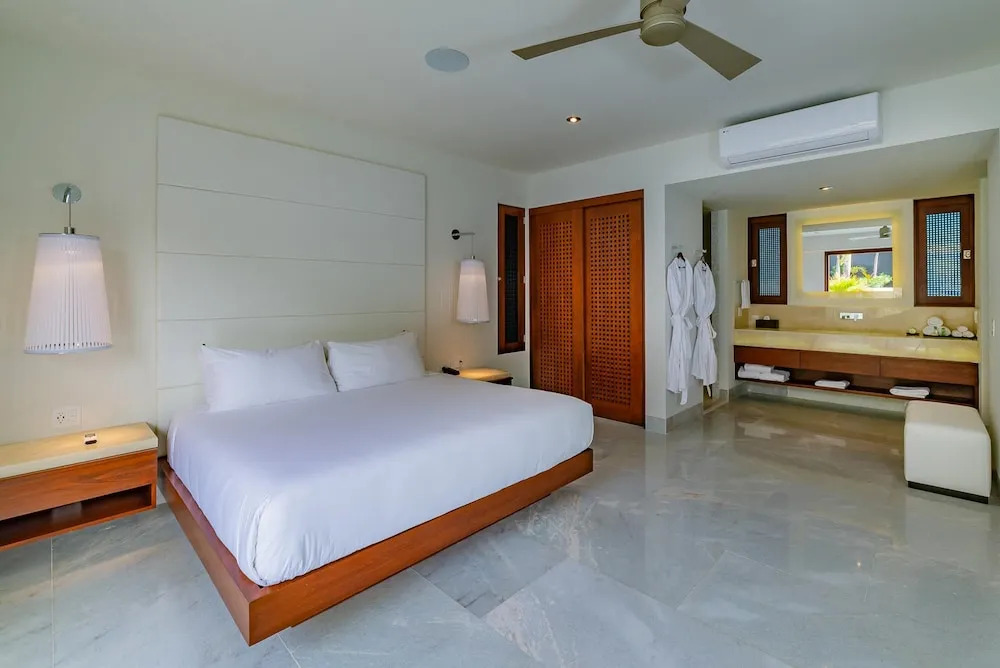 Spectacular Modern Luxury and Exceptional Amenities at Mantea Casa Cabo in Pedregal