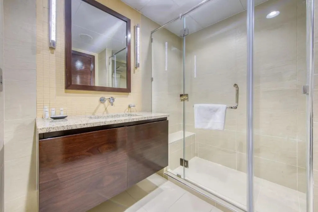 Maison Privee - Spacious Apt on Palm Jumeirah w Sea Views and Premium Facilities Access