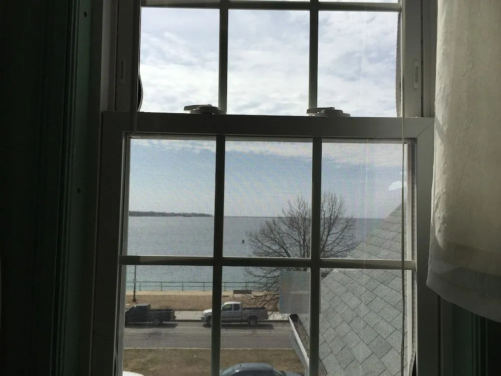 Harborview Inn