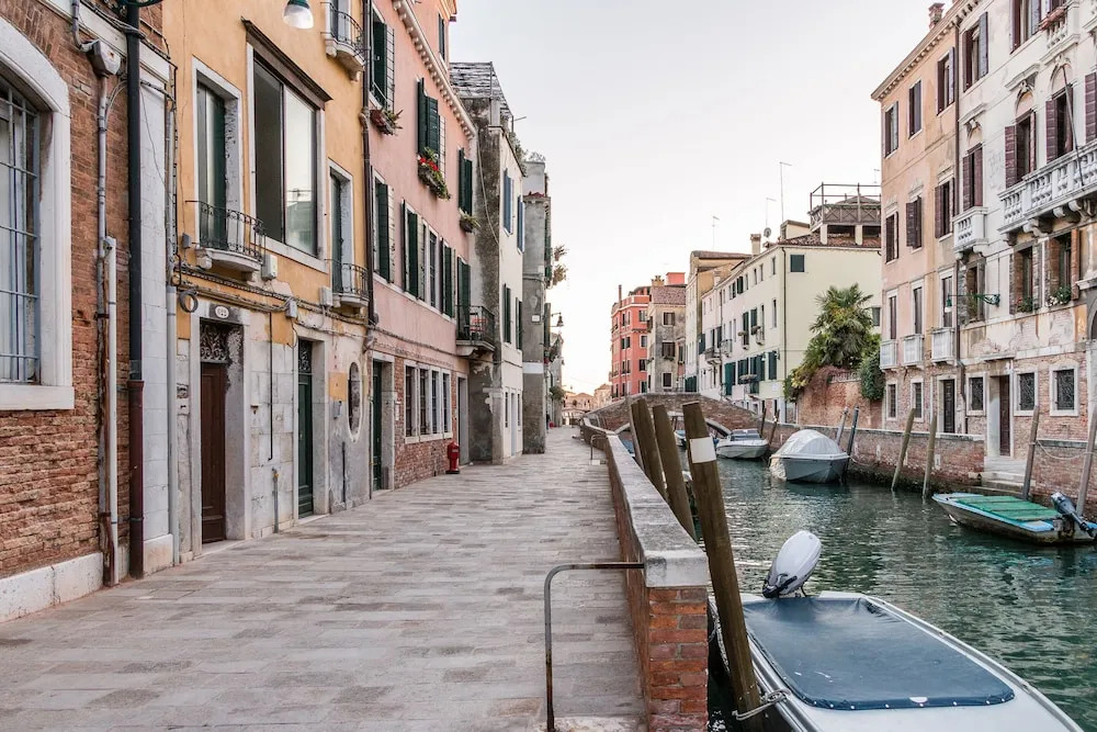 Red House close to @Accademia Bridge