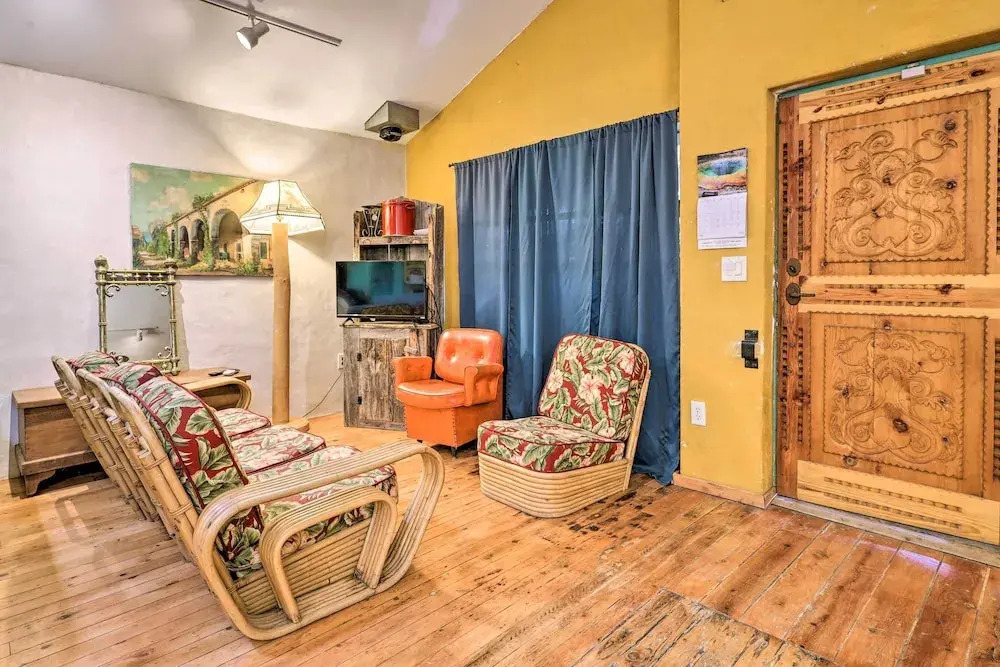 Idyllic Española Casita w/ Charcoal Grill