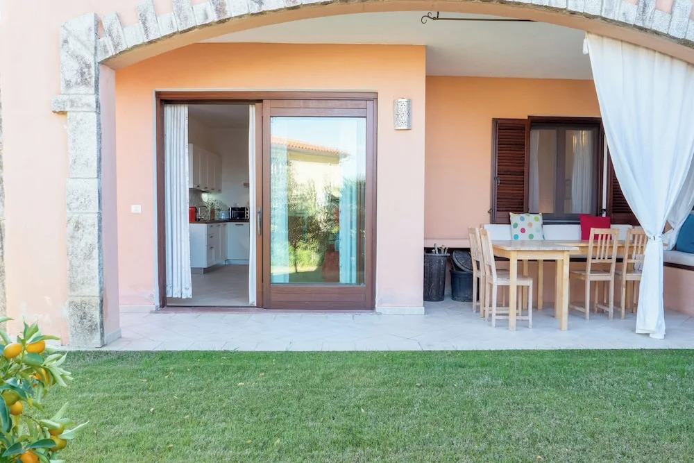 Villa Victoria 1.5 Km From The Beach