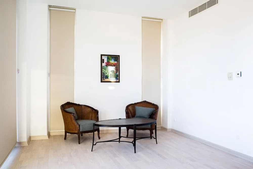 Important Group Villa Prestige