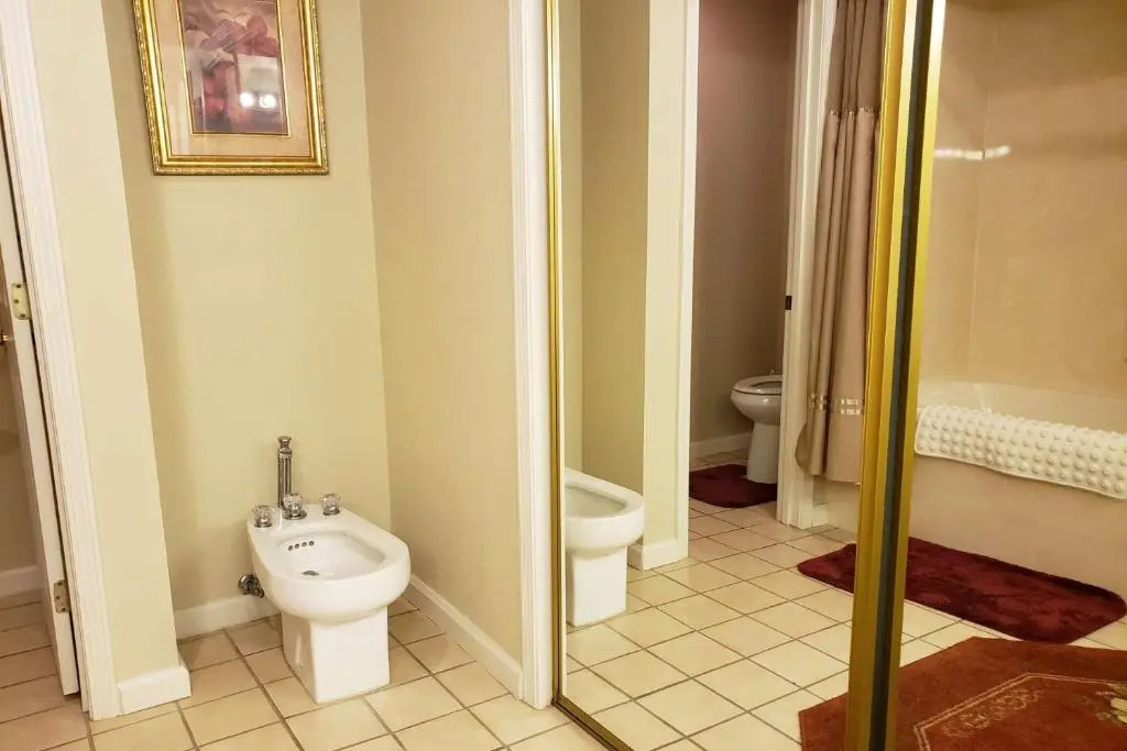 Foothill's Luxury 2BDR Ground Floor Condo in 1000 Hill's