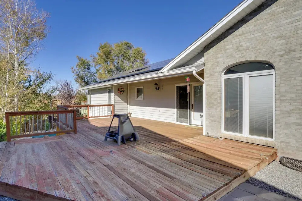 6 Mi to Barr Lake: Apt w/ Yard & Pool Access!
