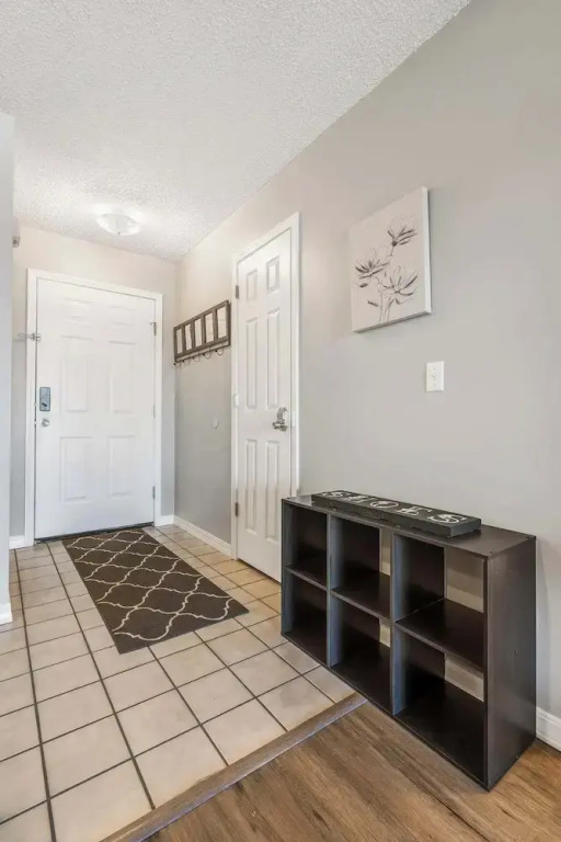Poolside Oasis at the Pointe 2BR Condo Minutes From Table Rock Lake