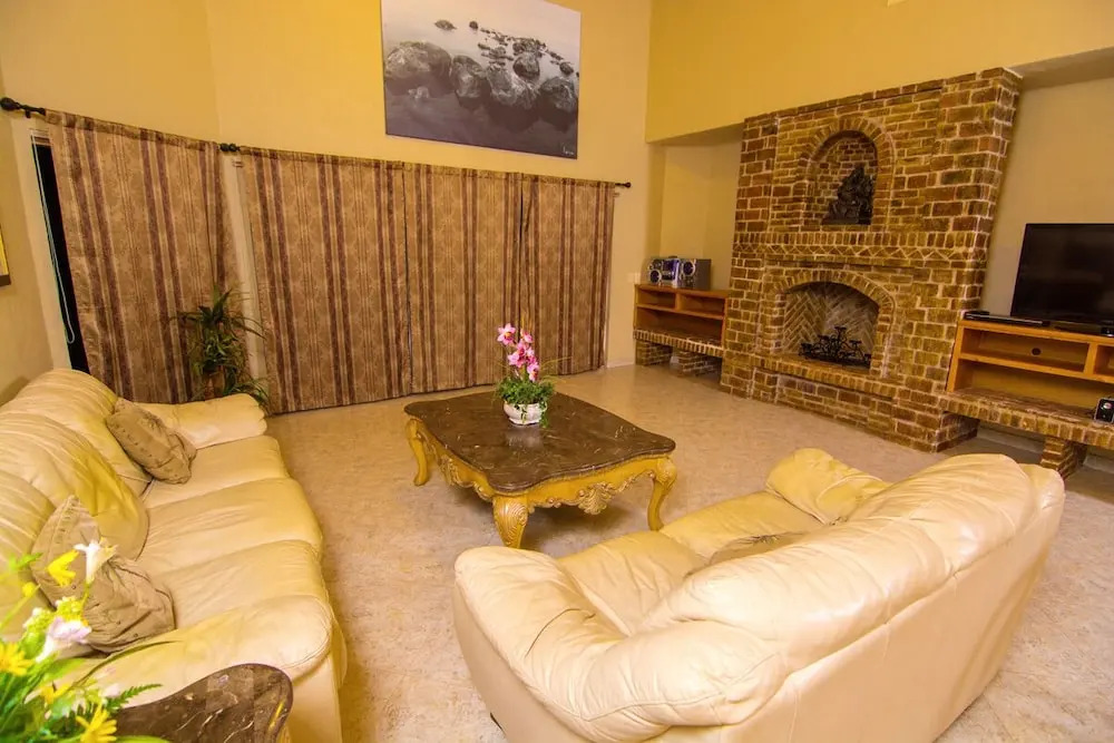 Villa 6 - 4 Br Villa