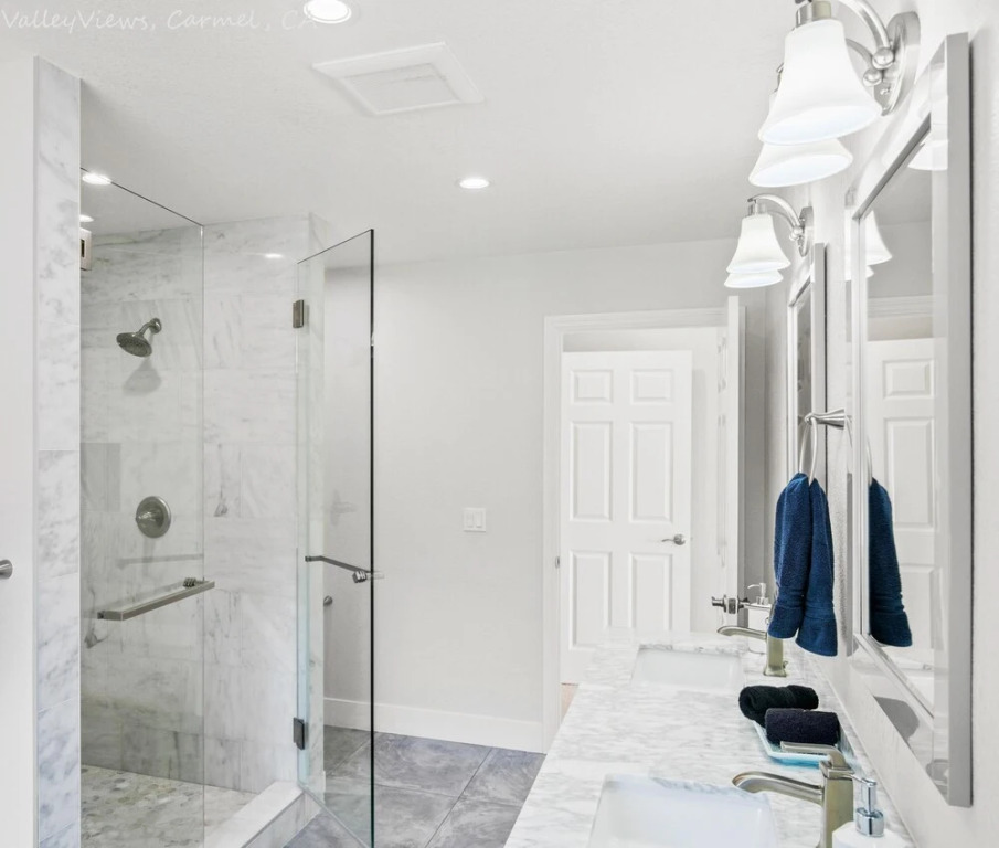 Newly Remodeled 4/4 With Bonus Room! Spectacular Valley Views! Aquarium Passes Available