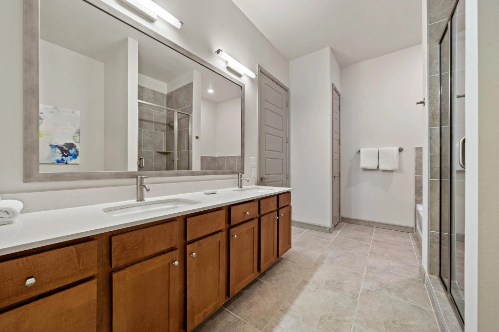 Downtown Location ✔Deep Cleaned ✔Modern Living