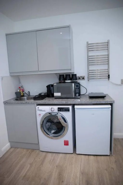 Modern 1 Bedroom Apartment in Quiet Tilbury Town
