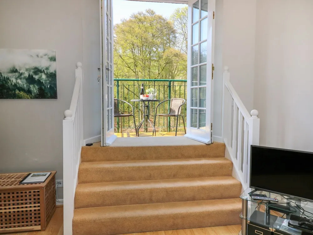 12 Keathbank Court