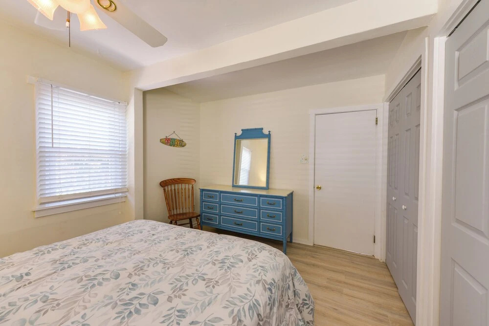 Cozy Villas Cottage w/ Deck, 1/2 Block to Beach