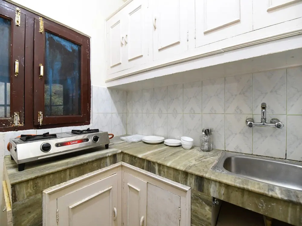 OYO 14222 Home Deluxe 1BHK Aiport Inn Kullu Airport