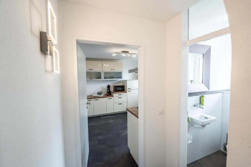 City Wohnung FN L 5 KLIMATISIERT mit Balkon und Küche