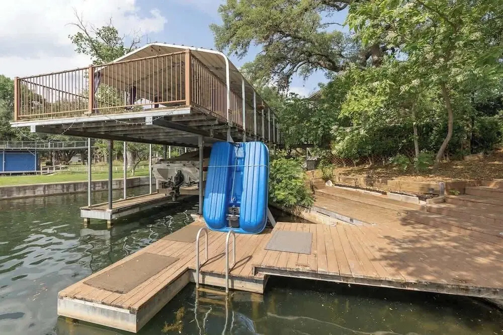 Lazy Cove Waterfront Getaway on Lake Lbj!