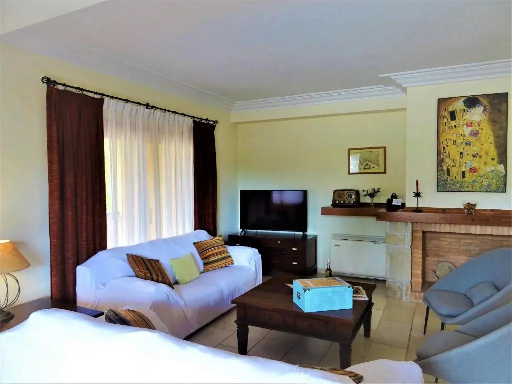 Villa with private pool and tennis court 150 metres from the sea-Villa el Olivo