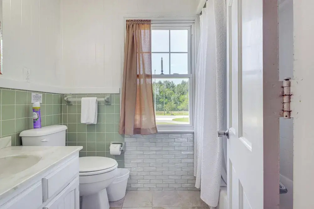 Updated Cape Charles Home ~ 2 Mi to Beachfront!