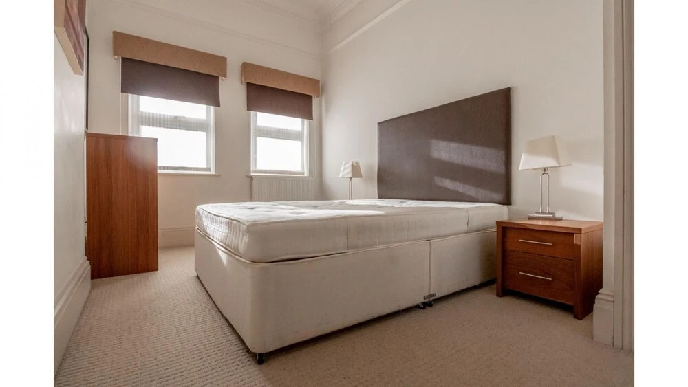 2 Bedroom in Kew Gardens - Clarendon Garden