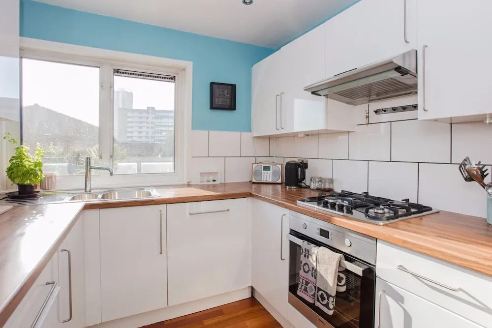 2 Bedroom Flat in Whitechapel with Large Balcony