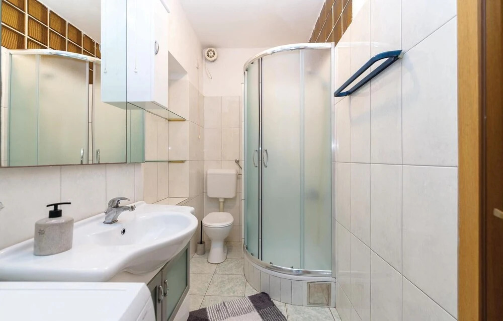 Beautiful Apartment in Zadar With 2 Bedrooms, Wifi and Outdoor Swimming Pool