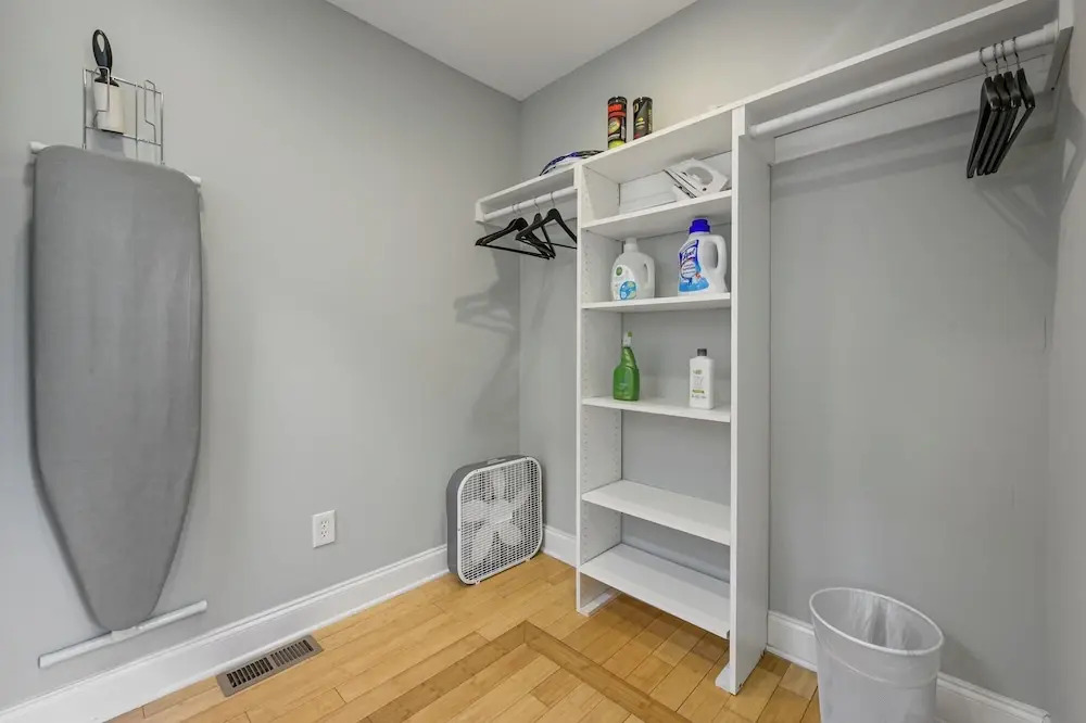 Plan A Trip To Georgia Aquarium In This Comfy 3BR