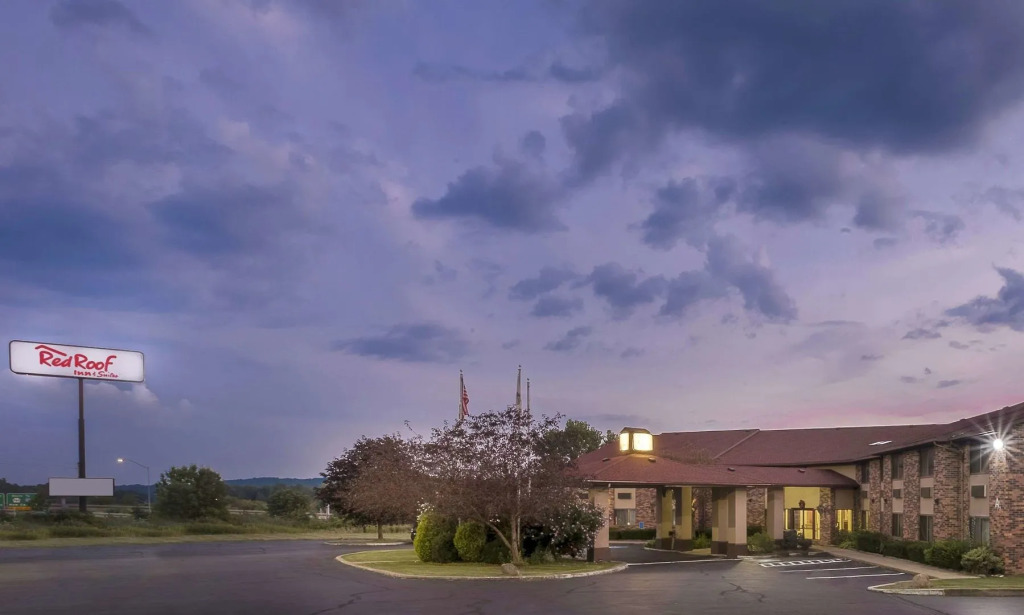 Red Roof Inn & Suites Hermitage