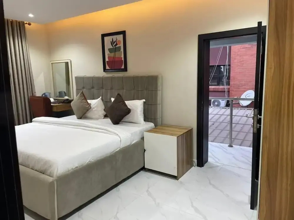 Choice Suites Signature
