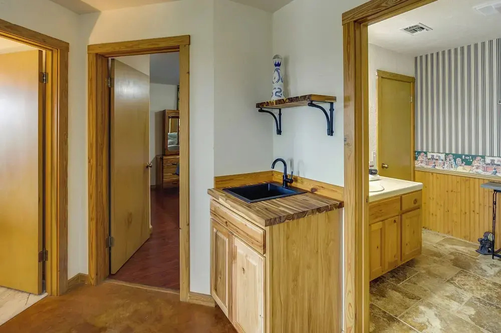 Fredericksburg Retreat w/ Private Hot Tub & Patio!