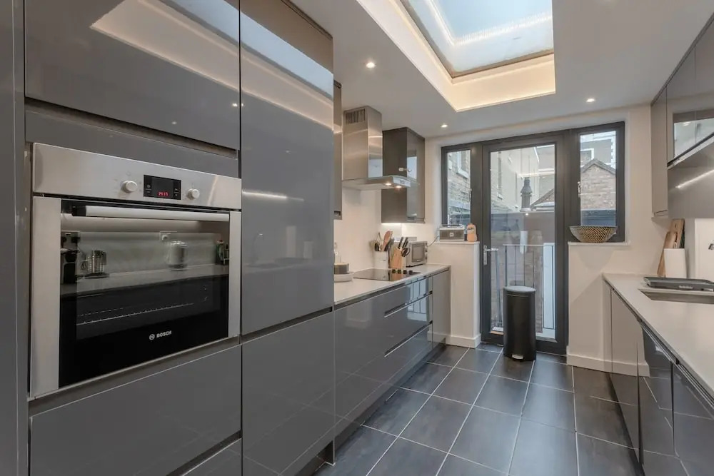 Stunning 3 Bedroom Apartment in South London