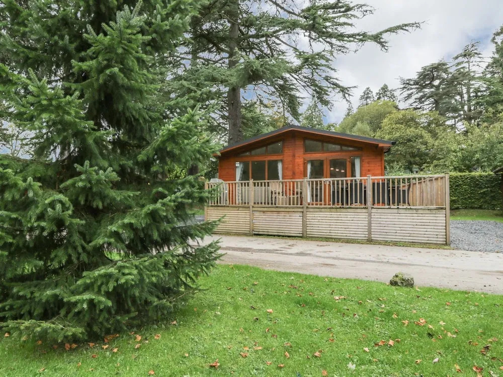 Broad Larch Lodge