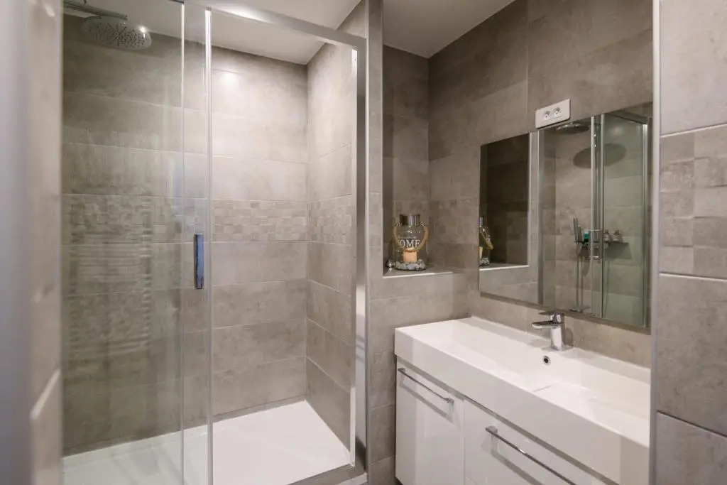 Le Notre Dame 3br with AC and balcony in the heart of Nice Welkeys