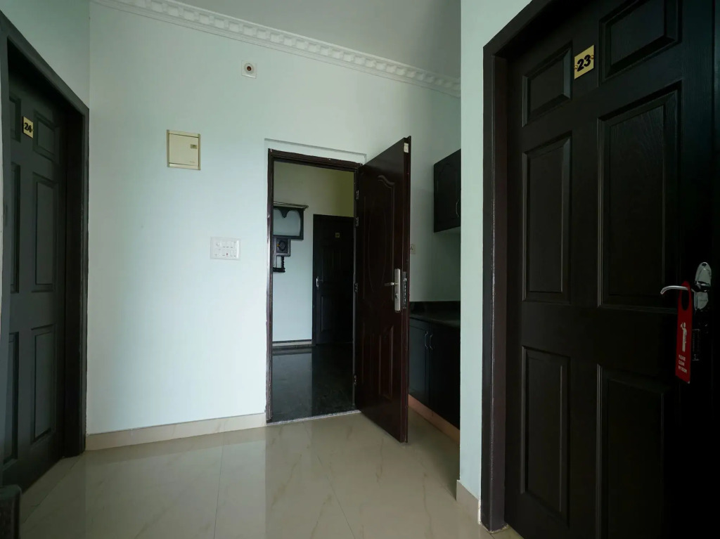 OYO 12224 Karoli Inn