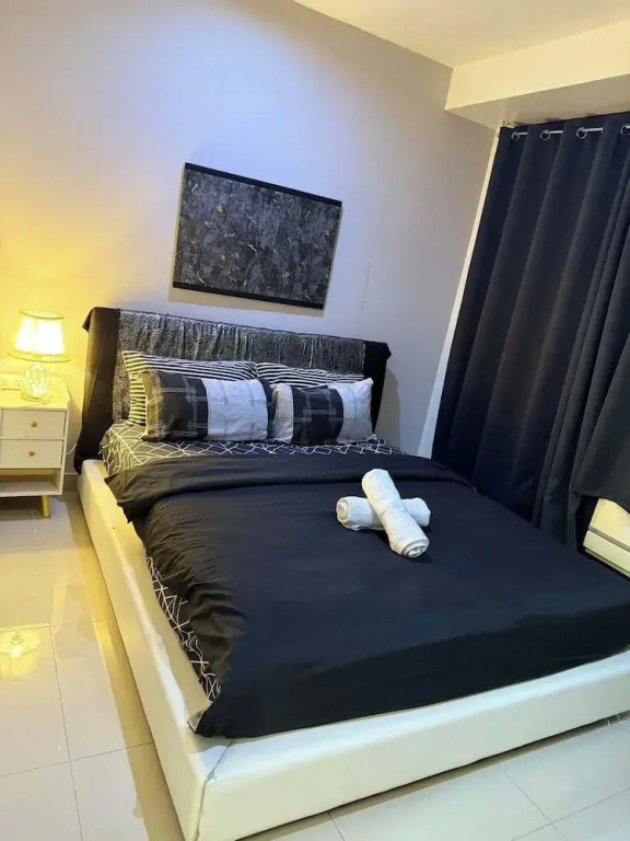 Penthouse 2 bedroom unit with balcony