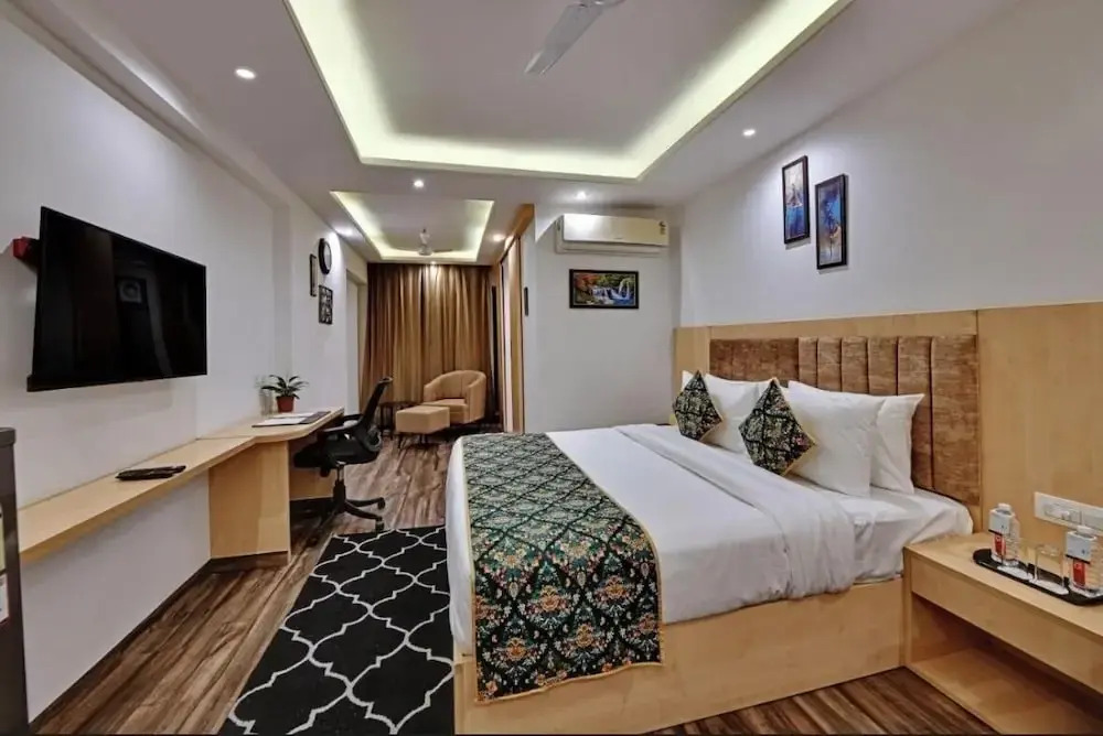 Skyline luxury in pink city