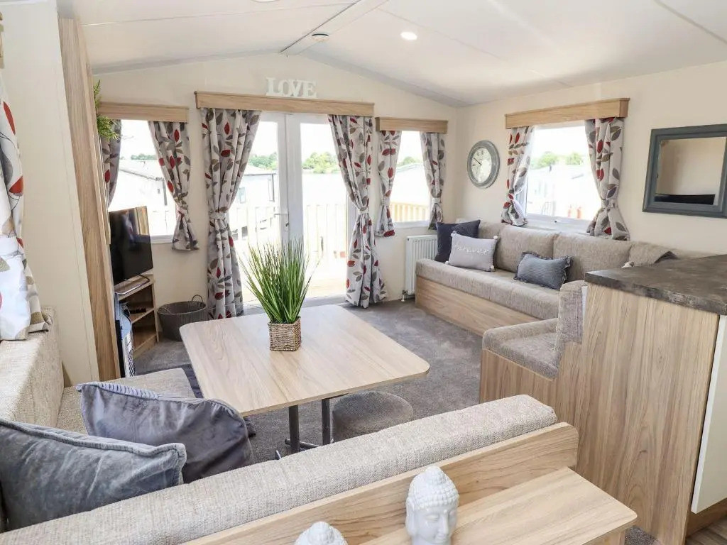 3 Bed New Lodge Sleeps 4 Pets Welcome