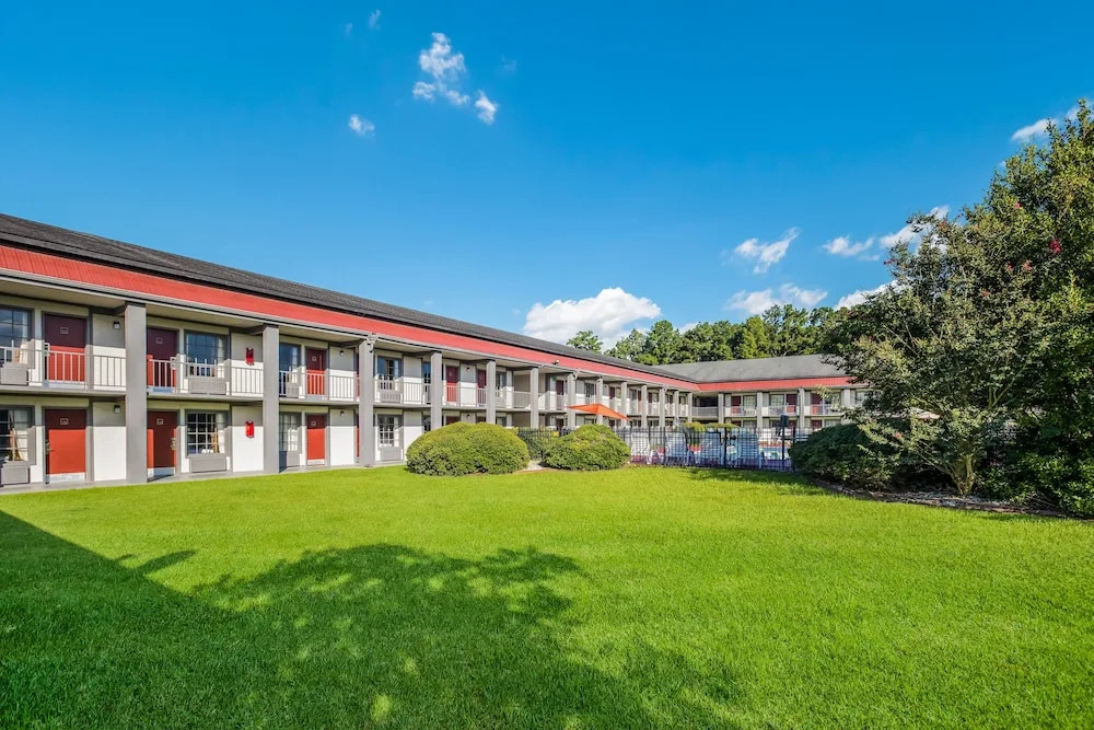 Super 8 Richmond Hill