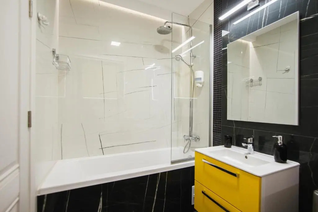 Romantic getaway at West Residence